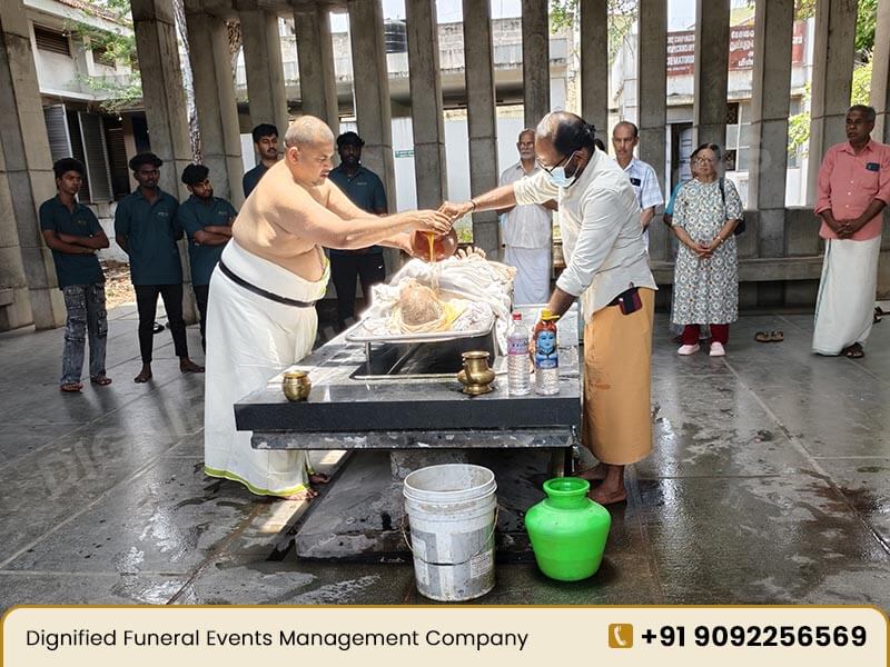 Prohithar Doing Last Rites in Funeral Prohithar Doing Last Rites in Funeral