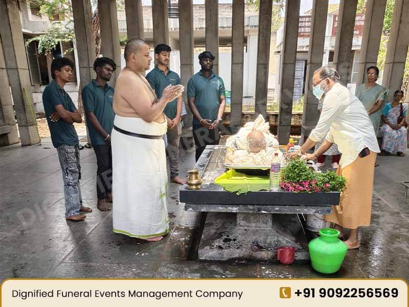 prohithar-last-rites-event-at-crematorium